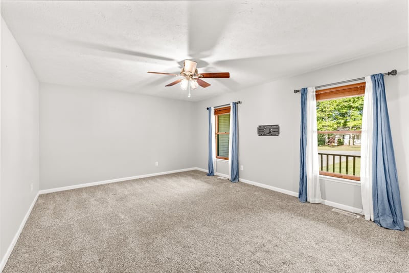 113 Oakwood Cir, Dickson, TN 37055