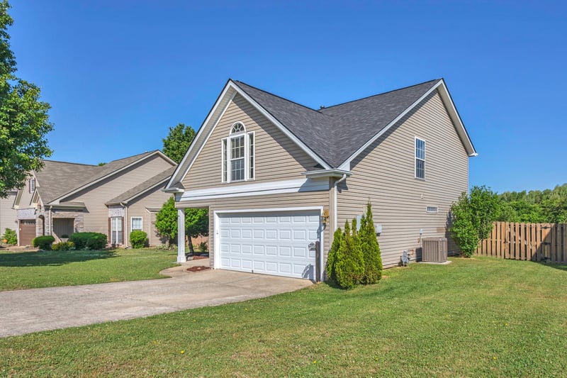 425 Creekside Ln, Spring Hill, TN 37174