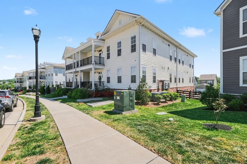 828 Goswell Dr #102, Nolensville, TN 37135