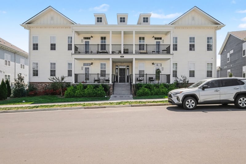 828 Goswell Dr #102, Nolensville, TN 37135