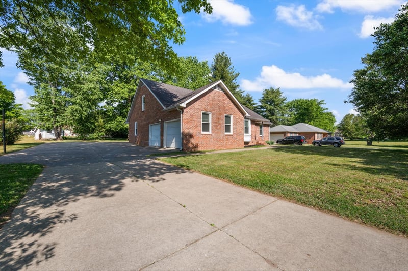 2116 Stonebrook Dr, Murfreesboro, TN 37128
