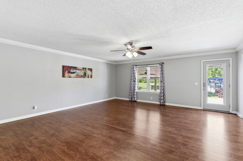835 S Broadway St, Portland, TN 37148