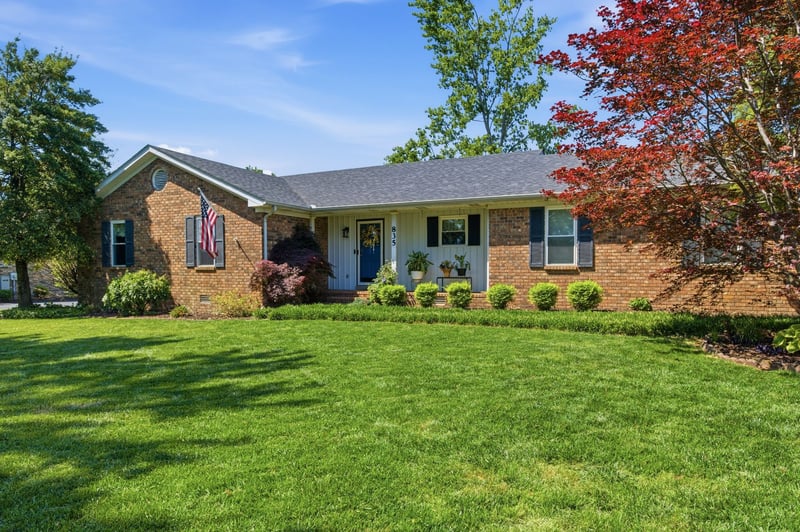 835 S Broadway St, Portland, TN 37148