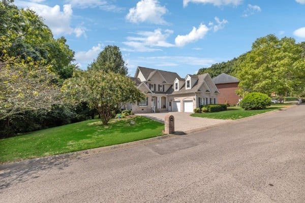 2701 N Highlands Dr, Nashville, TN 37221