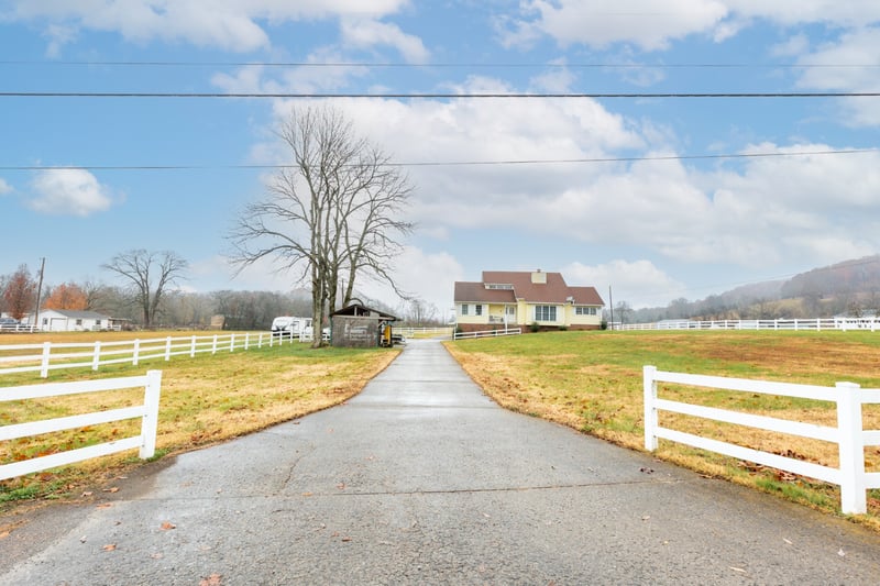 1041 Sandy Valley Rd, Hendersonville, TN 37075