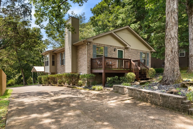 1004 Copper Still Ct, Kingston Springs, TN 37082