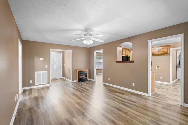 208 Luther Ct, Dickson, TN 37055