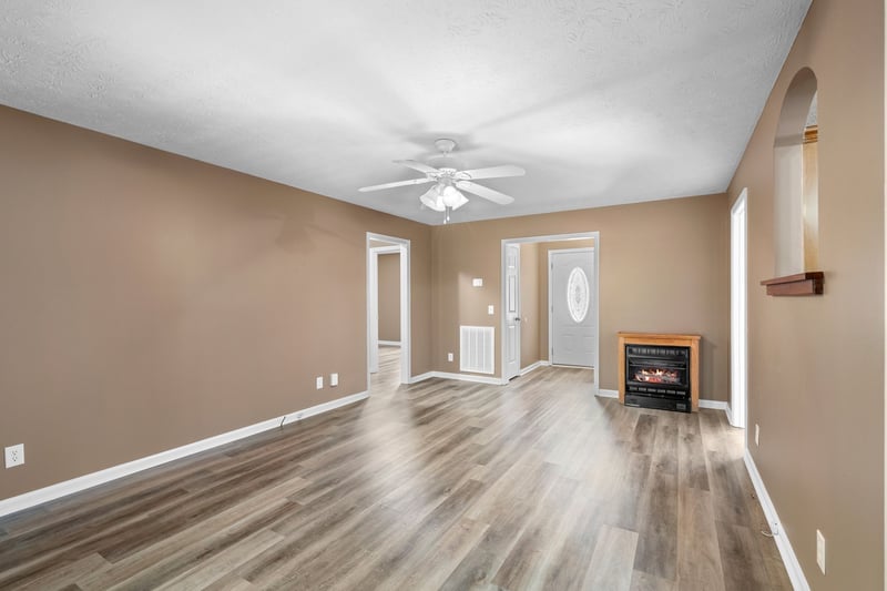 208 Luther Ct, Dickson, TN 37055