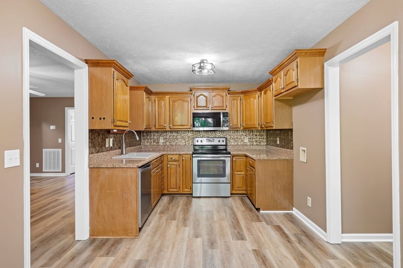 208 Luther Ct, Dickson, TN 37055