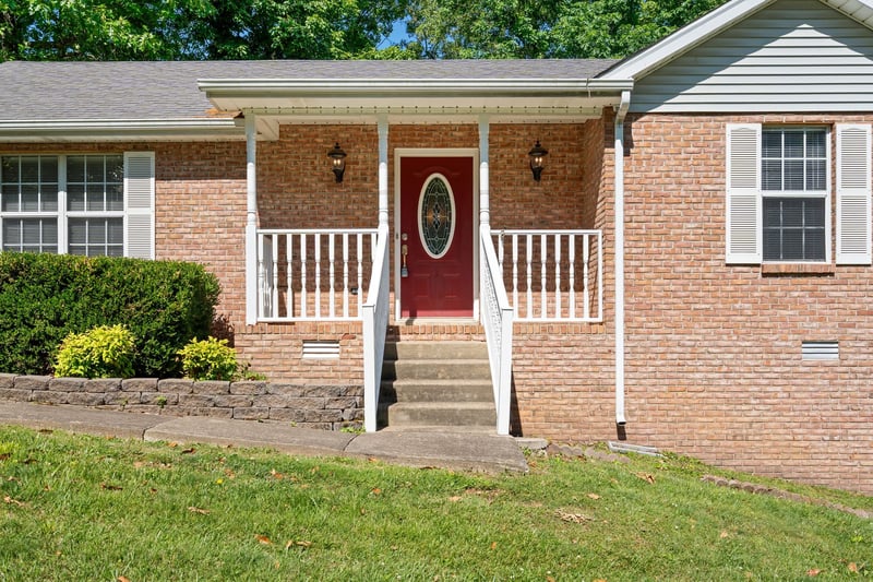 208 Luther Ct, Dickson, TN 37055