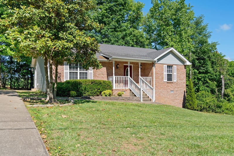 208 Luther Ct, Dickson, TN 37055