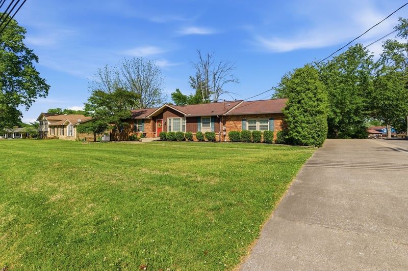 423 Walton Ferry Rd, Hendersonville, TN 37075