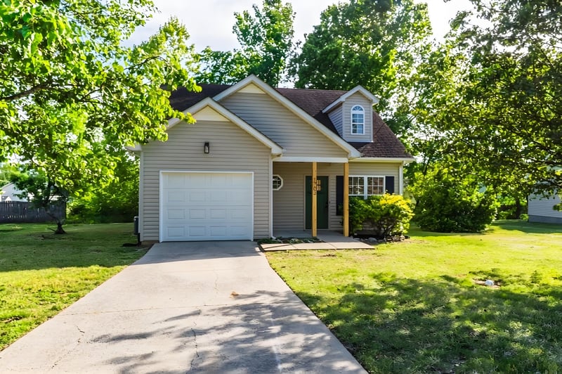 1703 Erin Trce, La Vergne, TN 37086