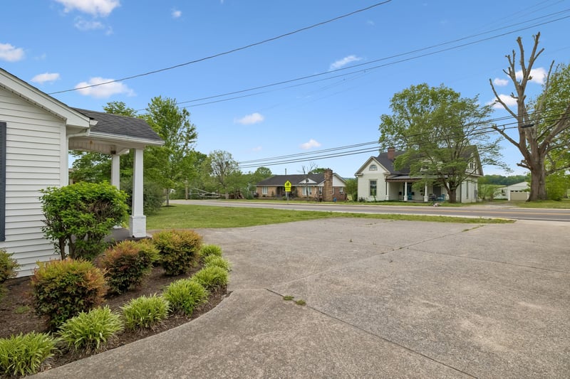 77 Main St, Gordonsville, TN 38563