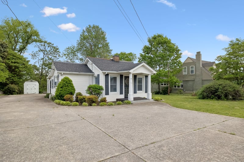 77 Main St, Gordonsville, TN 38563