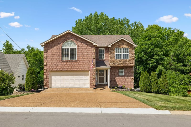 2521 Edinburgh St, Old Hickory, TN 37138