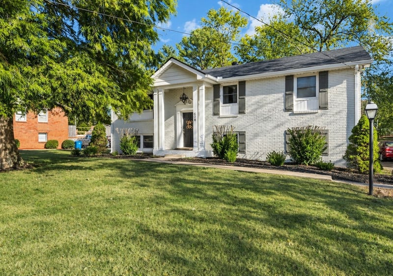 608 Harpeth Pkwy, Nashville, TN 37221