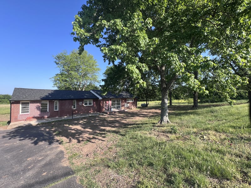7220 Polk Ln, Columbia, TN 38401