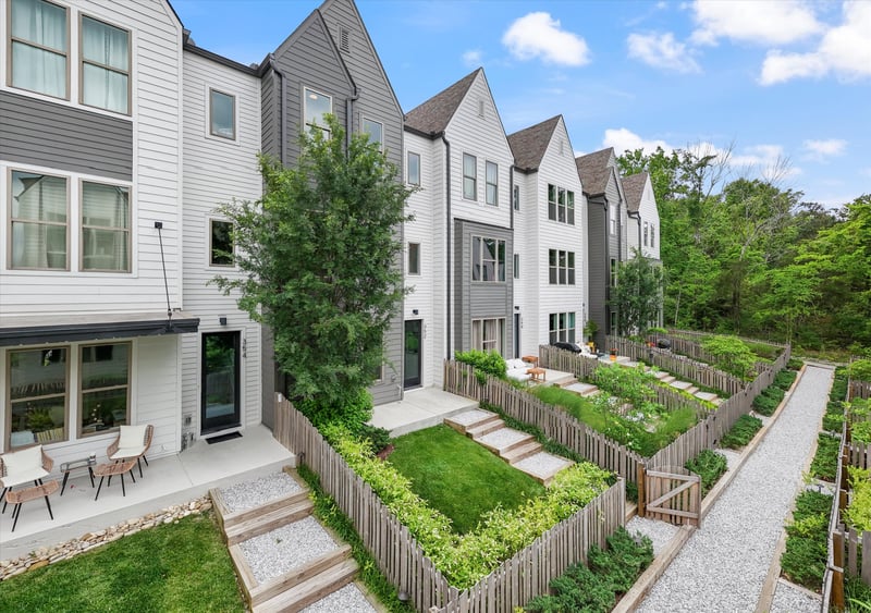 352 East Village Ln, Nashville, TN 37216