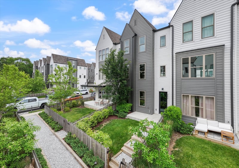 352 East Village Ln, Nashville, TN 37216
