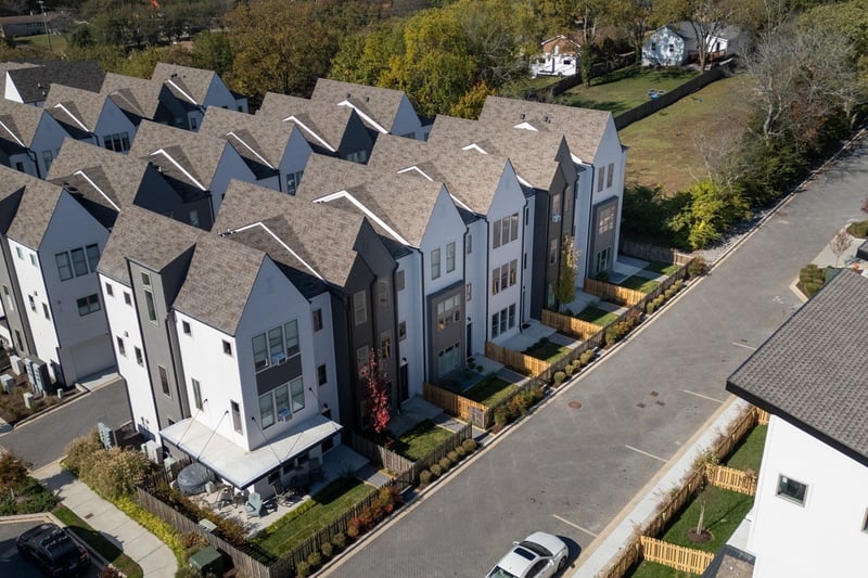 352 East Village Ln, Nashville, TN 37216