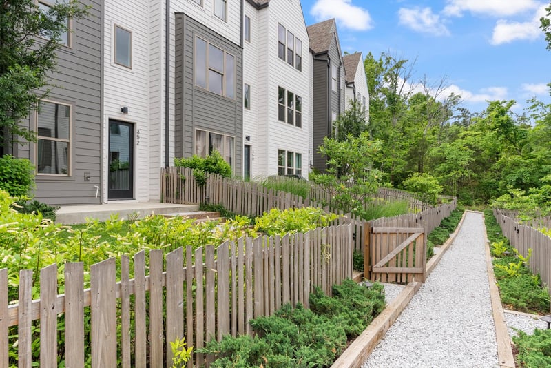 352 East Village Ln, Nashville, TN 37216