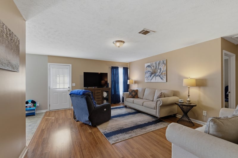 335 Sarna Dr, La Vergne, TN 37086