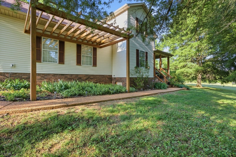 1038 S Cross Bridges Rd, Mount Pleasant, TN 38474