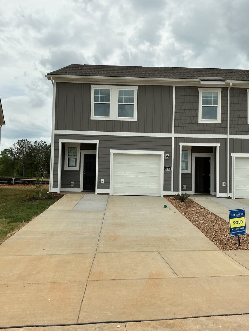 212 Darlington Dr, Dickson, TN 37055