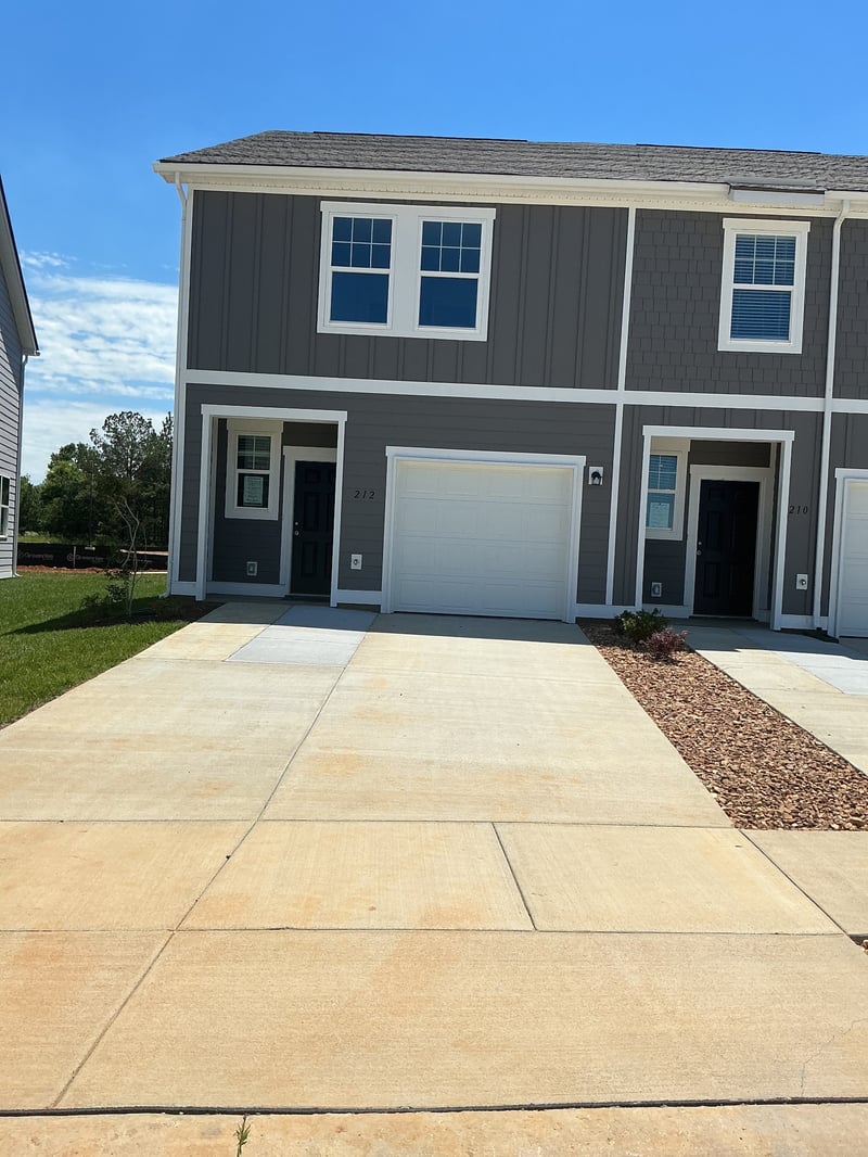 212 Darlington Dr, Dickson, TN 37055