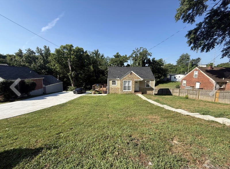 1303 Saturn Dr, Nashville, TN 37217