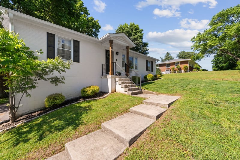 220 Crestland Dr, Columbia, TN 38401