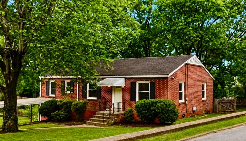 1012 Oakdale Dr, Columbia, TN 38401