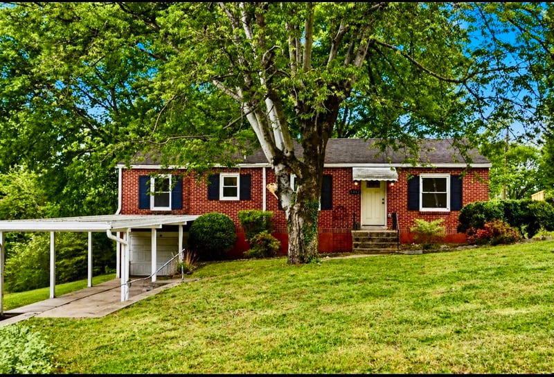 1012 Oakdale Dr, Columbia, TN 38401