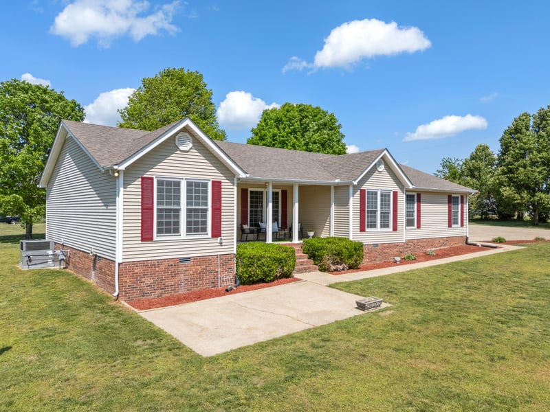 1010 Highway 48 , Dickson, TN 37055