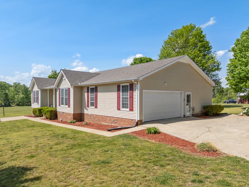1010 Highway 48 , Dickson, TN 37055