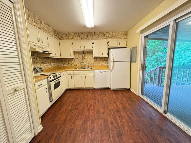 401 Deer Lake Dr, Nashville, TN 37221