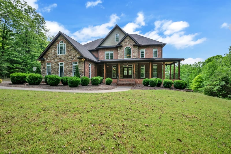1032 Dogwood Ln, Burns, TN 37029