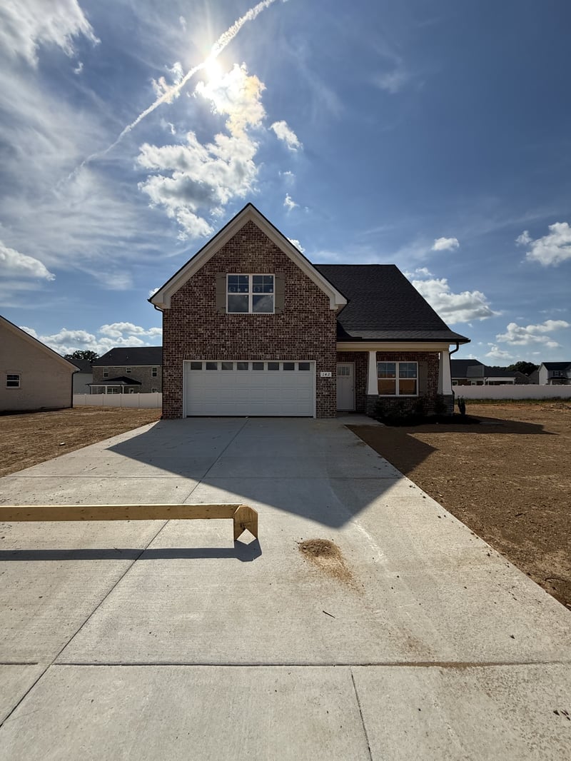 1227 Amber Hills Dr, Ashland City, TN 37015