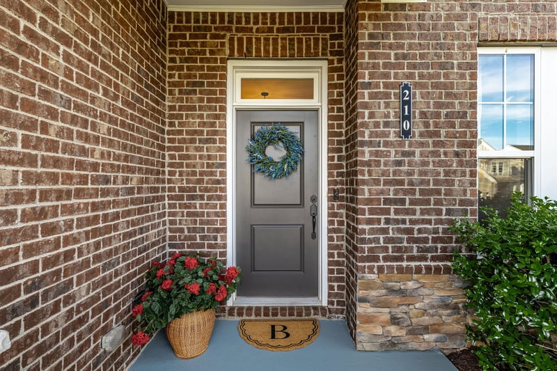 210 Woodhall Ct, White House, TN 37188