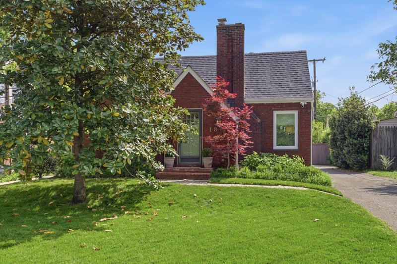 1804 Natchez Trce, Nashville, TN 37212