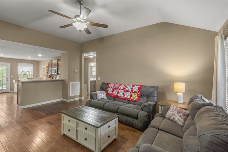 631 Berry Cir, Springfield, TN 37172