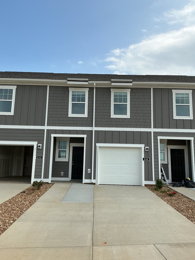 210 Darlington Dr, Dickson, TN 37055