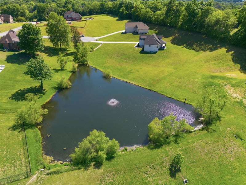 1802 Belclare Cir, Lebanon, TN 37087