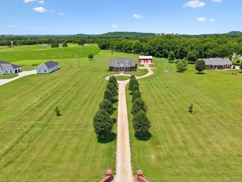 4294 Trousdale Ln, Columbia, TN 38401
