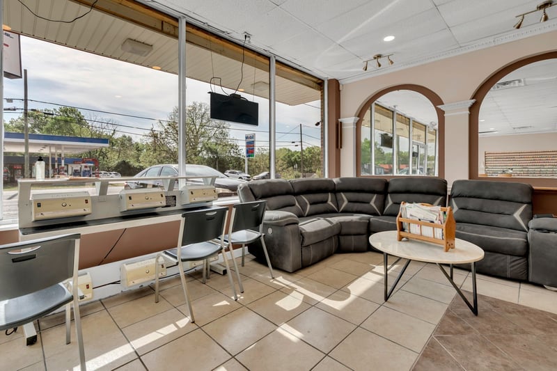 2702 Dickerson Pike, Nashville, TN 37207