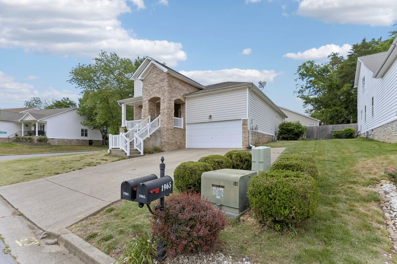 1961 Deep Woods Trl, Nashville, TN 37214