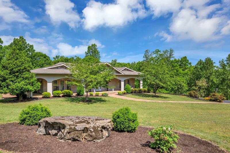 5129 Highway 70 , White Bluff, TN 37187