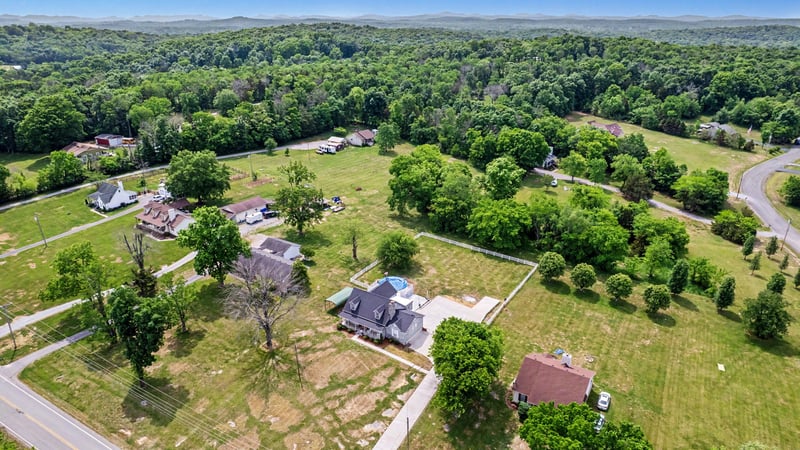 886 Chicken Rd, Lebanon, TN 37090