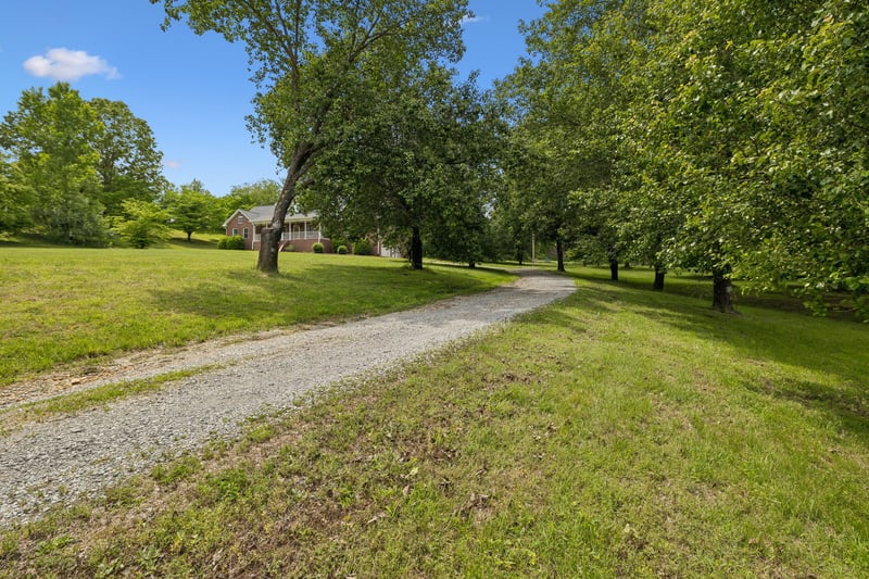 1915 Greenwood Rd, Charlotte, TN 37036